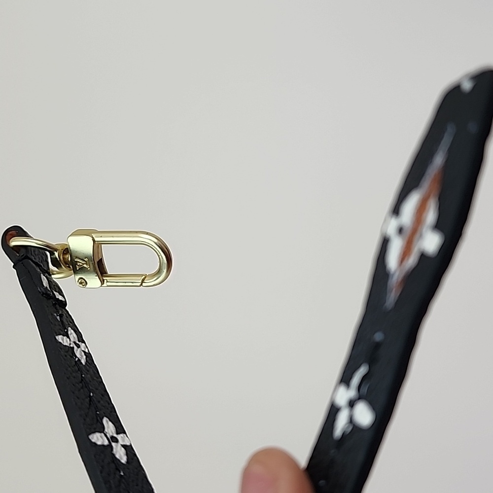 LV wristlet strap - Picture 5 of 6